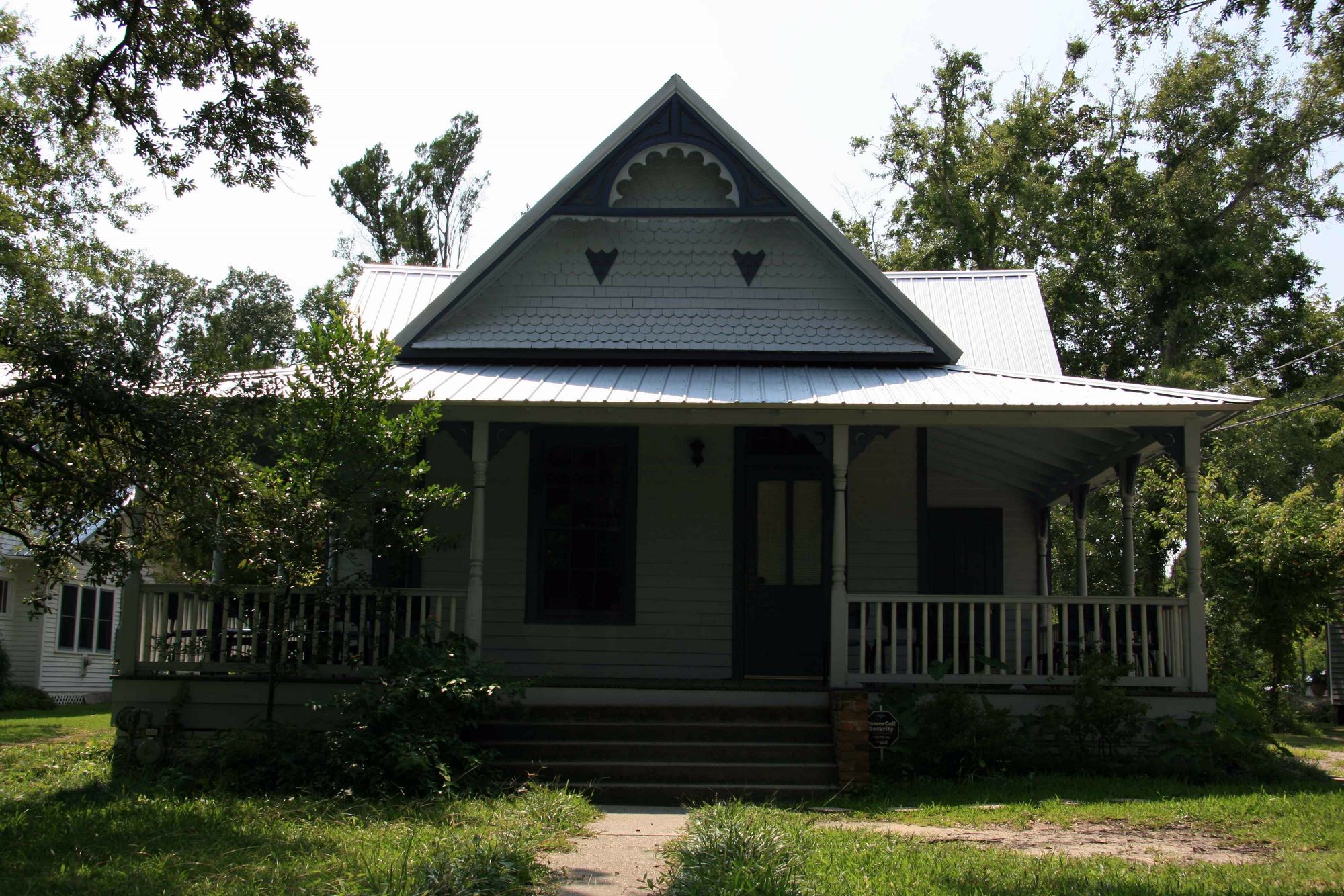 Pictures Of Houses Decorated For Halloween