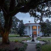 Oak Crest Mansion Inn