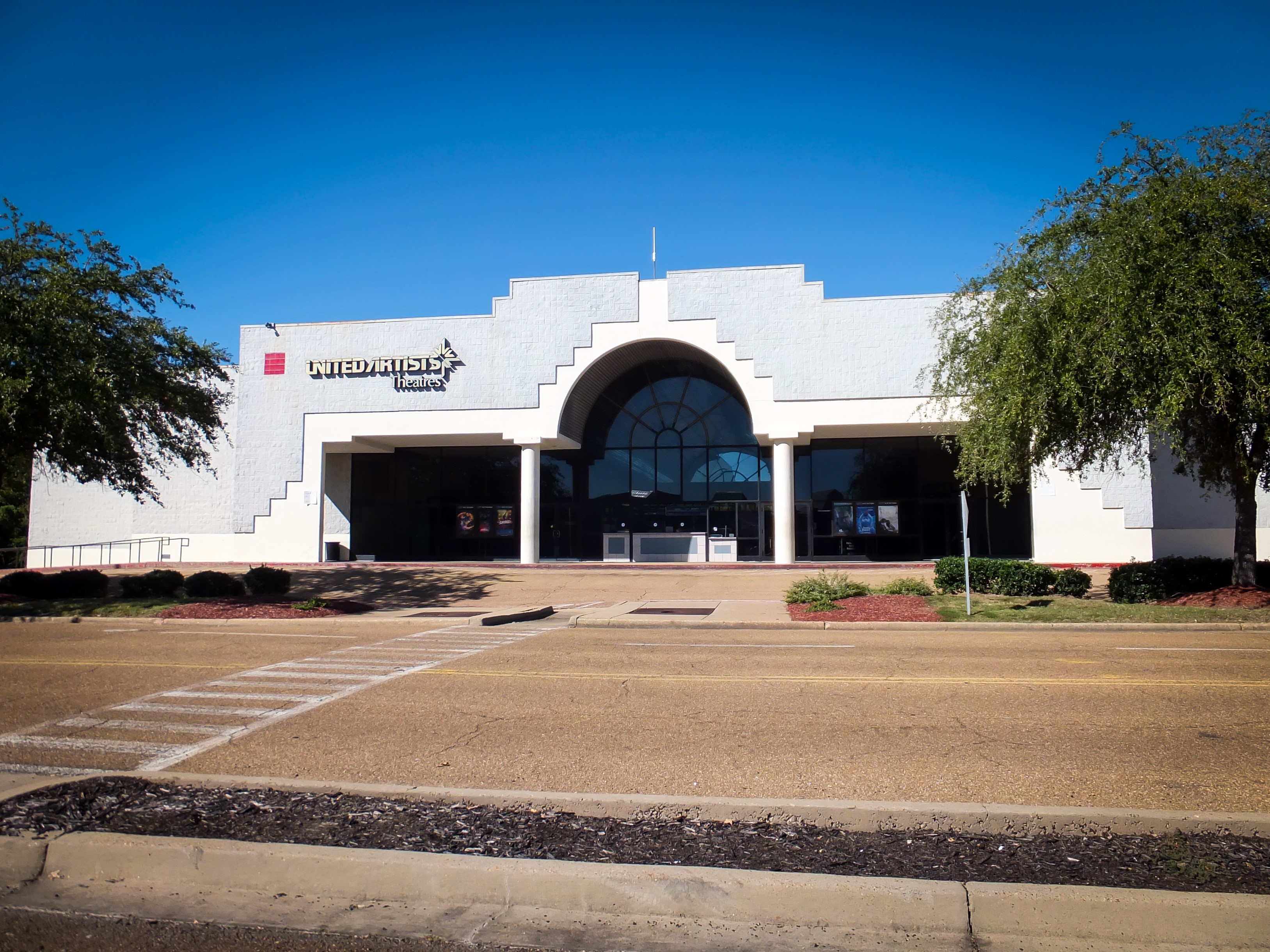 Movie Theaters Tupelo Mississippi - x9grg5j